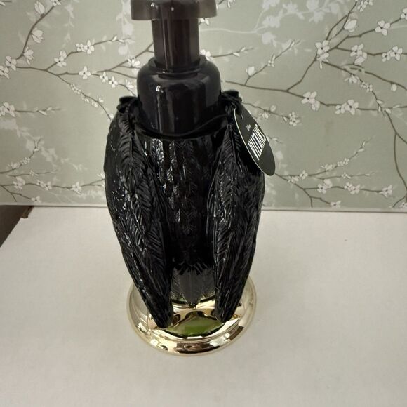 Bath & Body Works Disney Maleficent Raven G & C Foaming Hand Soap Dispenser NWT - Picture 6 of 6